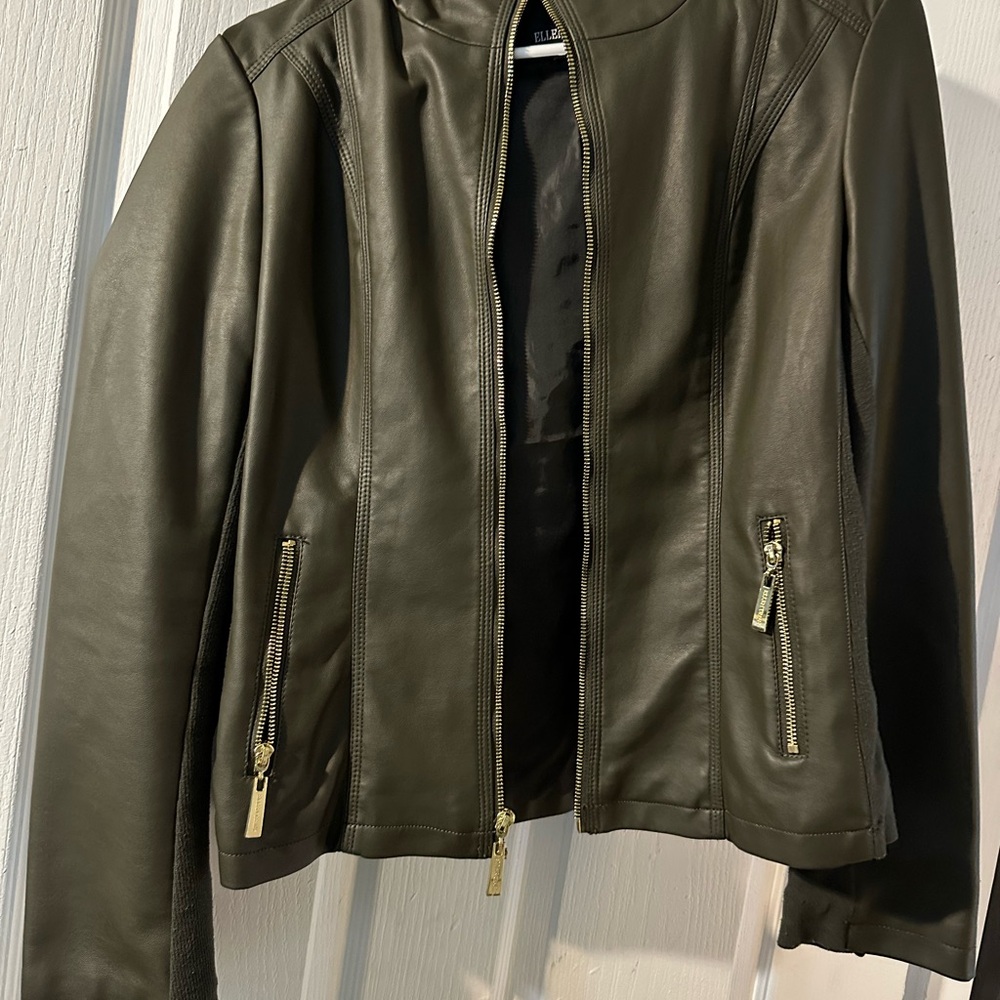 Ellen Tracy Green Leather Jacket Streamlined Design